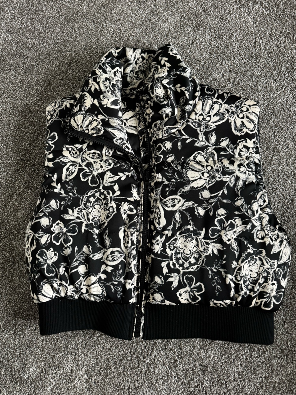 Black & White Floral Women's Cropped Vest